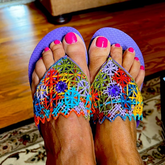 Havaianas Shoes - NEW Havaianas Brasil unique design multicolor crochet top & purple jewel.S:7-8